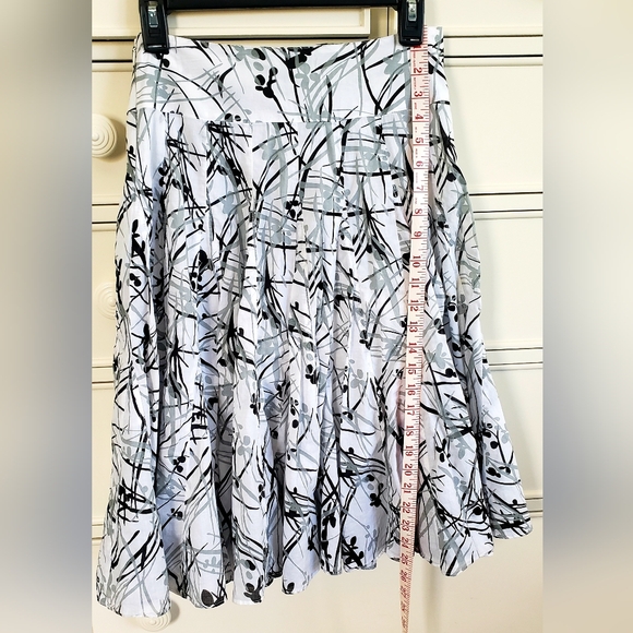 Express Black and White A-Line Skirt - Picture 5 of 6